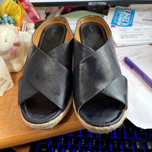 B. O. C. 3" WEDGE HEEL NAVY BLUE SIZE 9 LIKE NEW